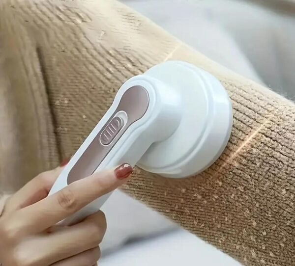 USB Rechargeable Lint Remover with Cleaning Brush - Image 2